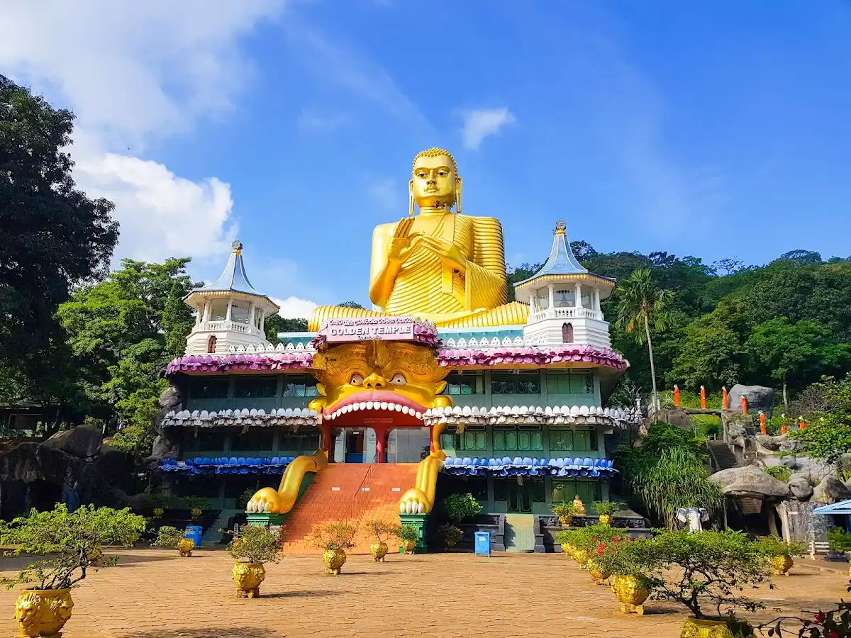 sri-lanka-unique-site-rangiri-dambulla-cave-temple