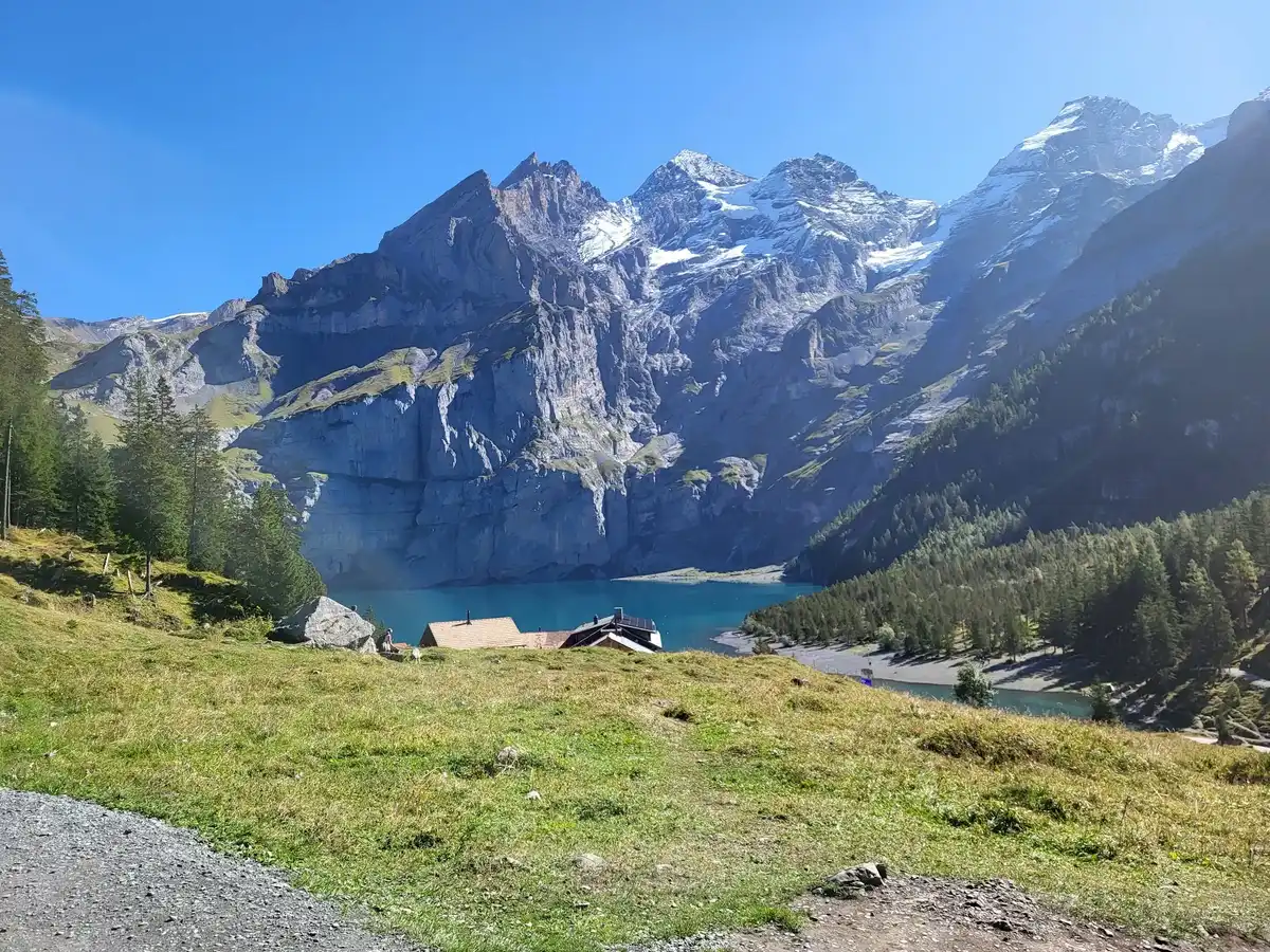switzerland-hike-oeschinensee