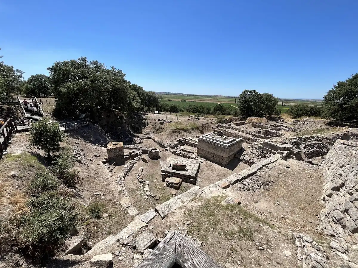 turkiye-unique-site-archaeological-site-of-troy