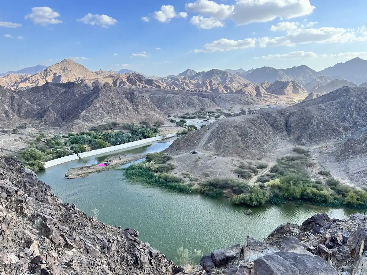 united-arab-emirates-hike-shawka-dam-loop