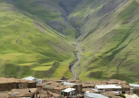 Khinalug