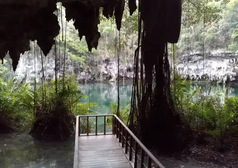 Los Tres Ojos