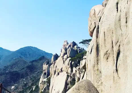 Seoraksan Ulsanbawi Rock Trail